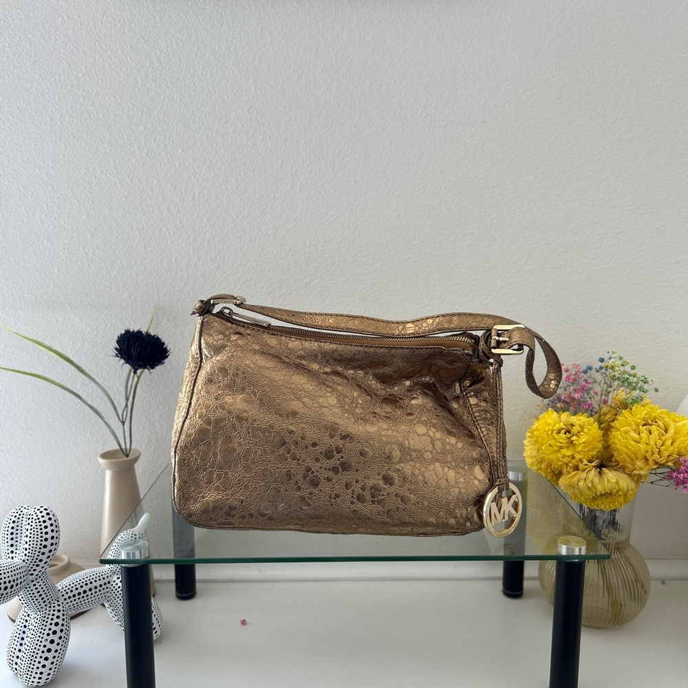 Elegant Michael Kors Gold Metallic shoulder bag MK